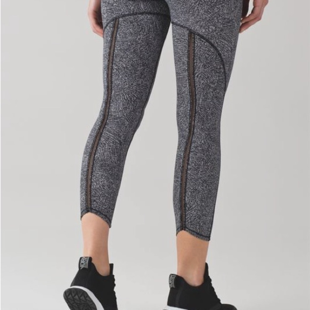 Lululemon Wunder Under Pant (Hi-Rise) (Mesh)
Line Up White Black